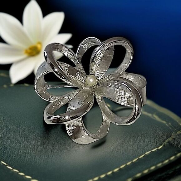 Vintage Flower Brooch Ribbon Pin Faux Pearl Silver Tone Brushed Large Open Work. - Picture 1 of 15